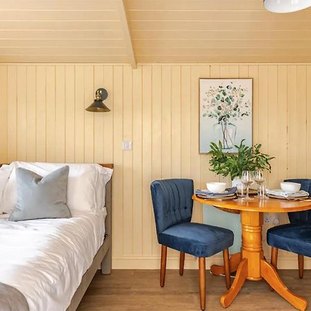 Shepherd'S Hut, Бат Экстерьер фото