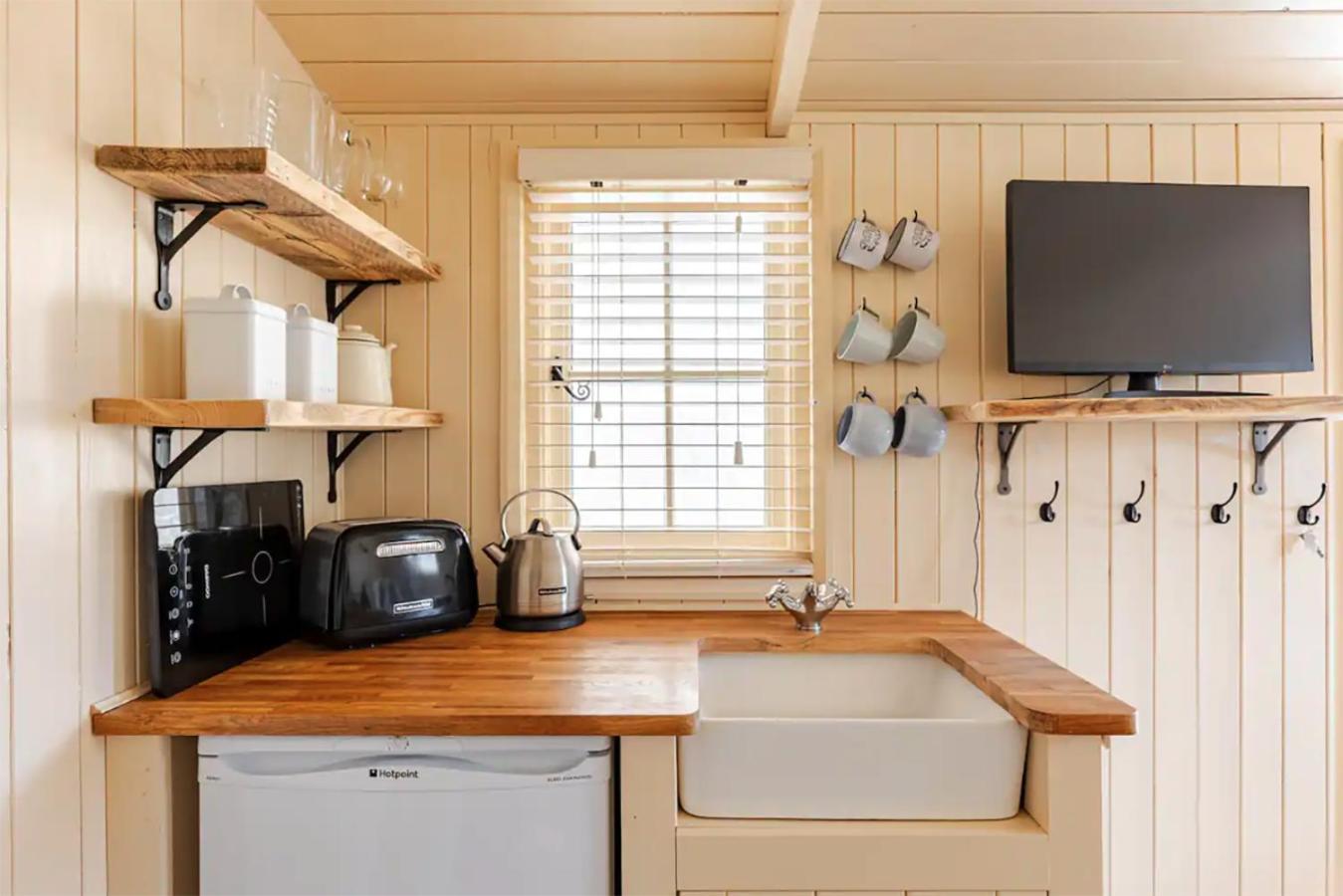 Shepherd'S Hut, Бат Экстерьер фото
